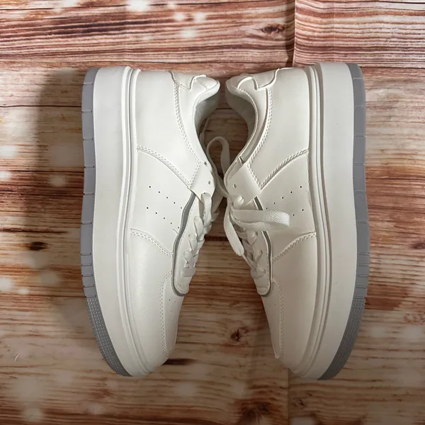 PRETTYLITTLETHING White Contrast Sole Chunky Platform Sneakers NWOT - Image 7