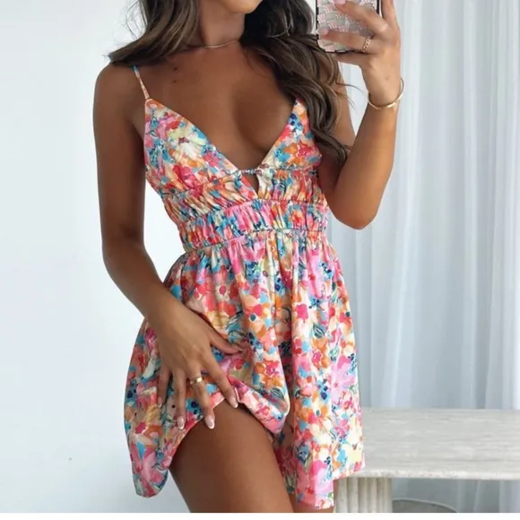 White Fox Women’s Size M Plunge Neck Playsuit Romper Floral Tropical Resort‎ - Image 5