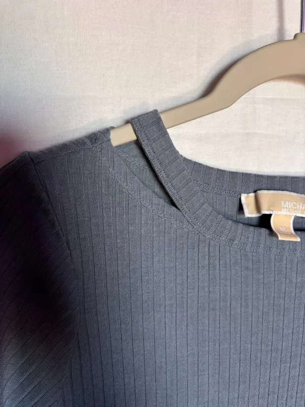 Michael Kors Ribbed Bell-Sleeve Top – Size M - Image 4