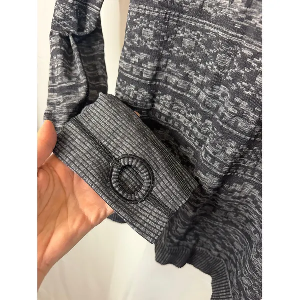 Lululemon Rest Less Pullover In Heather Black Aztec Print sz. 6 - Image 5