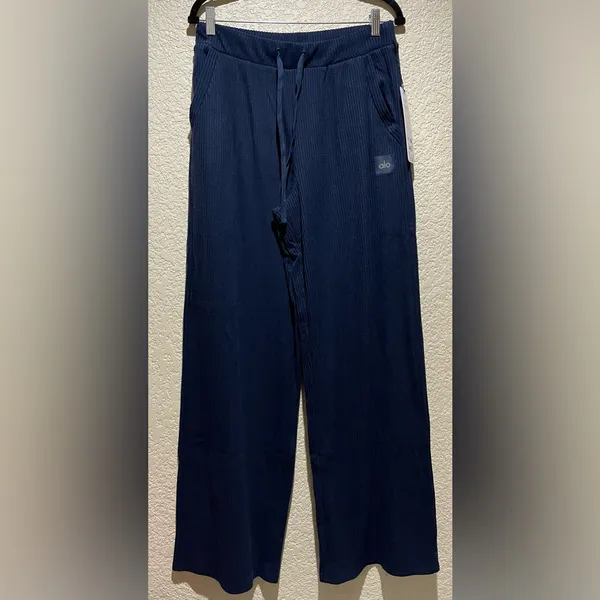 ALO Yoga NWT Muse Wide Leg Pants Navy Blue Size M - Image 4