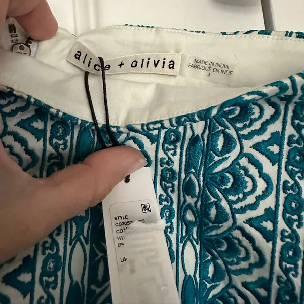 Alice + Olivia Sherri Embroidered Stretch Cotton Shorts White/Ocean Blue NWT 4 - Image 4