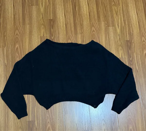 UGG Novalie Slouchy Crop Cozy Soft Cabin-core Sweater Black Size M/L. - Image 2