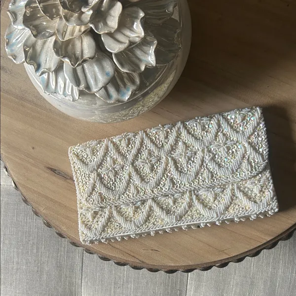 Non Signe Handmade Creme/White Bridal Beaded Clutch Made in Hong Kong - Image 3