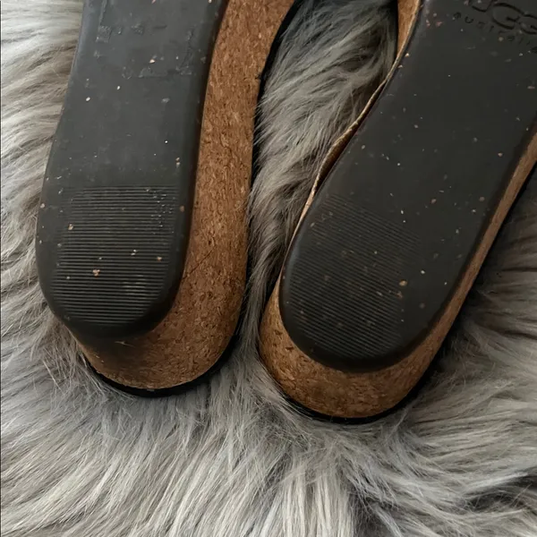 VGUC UGG Women's Black Slide Sandals Suede sz 8 - Image 8