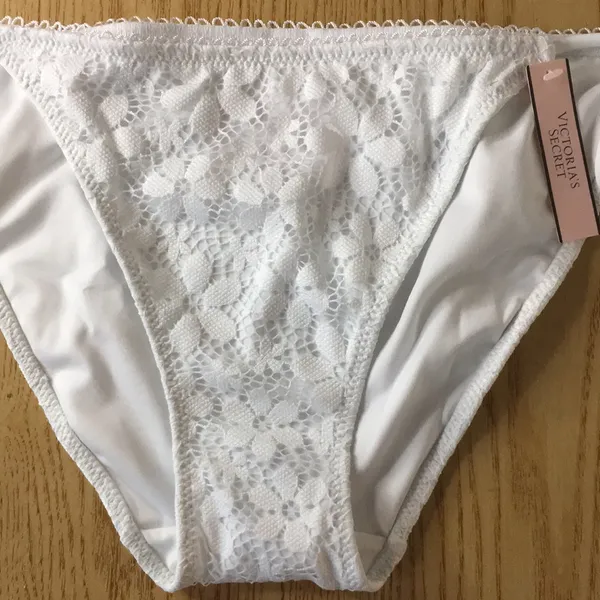 New Victoria’s Secret Vintage Crocheted Bikini Swimsuit Bottoms White Medium - Image 5