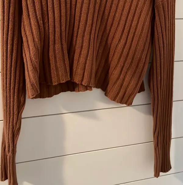 American Eagle Outfitters Sweater - Image 3