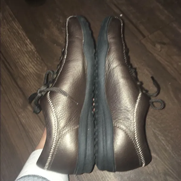 Taos Stealth brown lace up sneakers, size 7.5 - Image 2