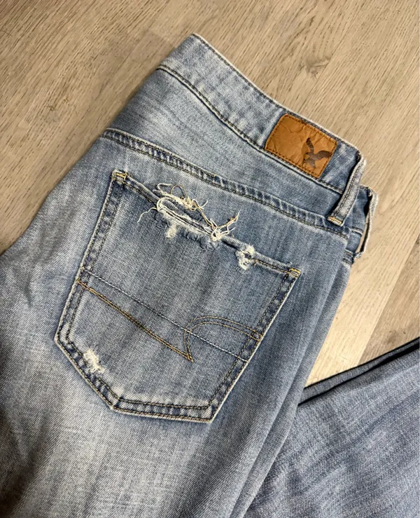 American eagle tomgirl jeans  - Image 2