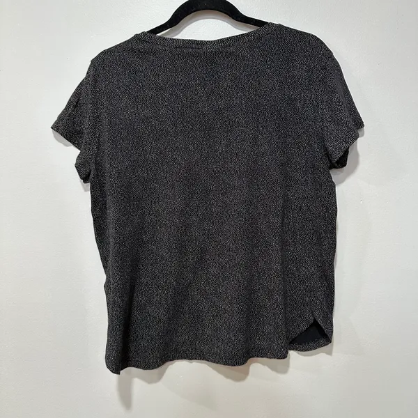 basic top  Size Medium - Image 2