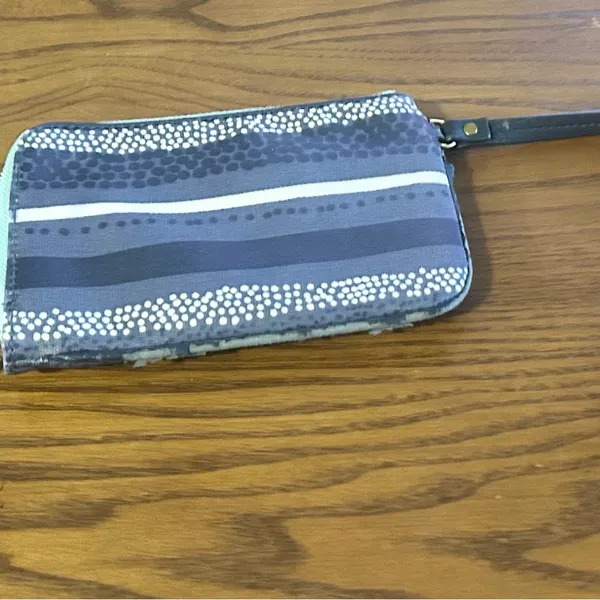 Fossil Women's Navy and Beige Wallet - Image 2
