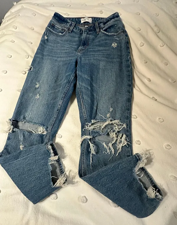 Abercrombie Curve Love Mom High Rise Jeans - Image 3