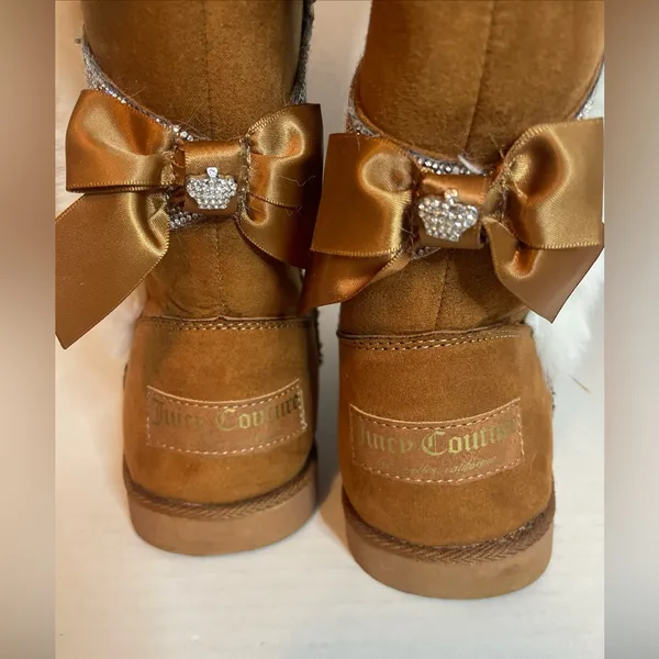 Juicy Couture Kaori Boots Faux Suede Fur Lined Tan/Chestnut Size 9. Ribbons Bows - Image 10