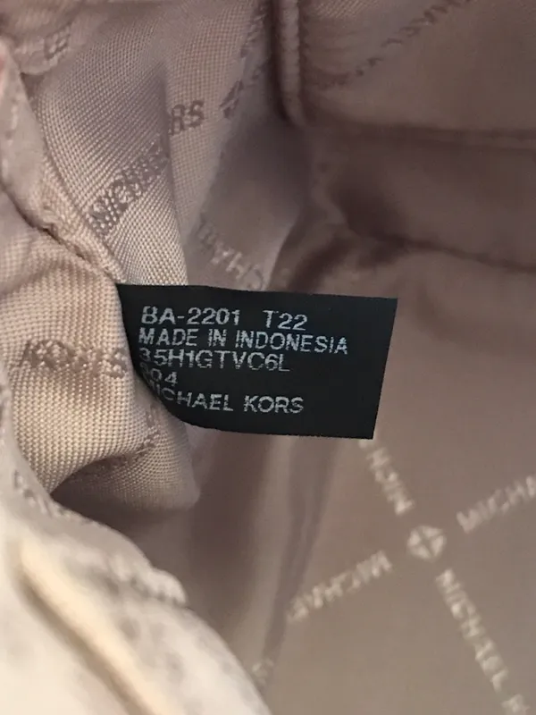 Michael Kors Purse - Image 11