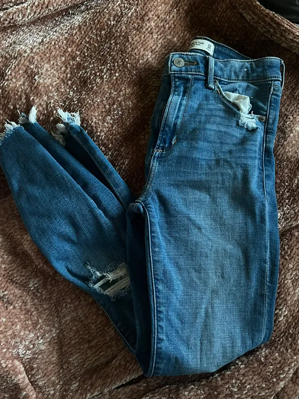 Abercrombie Jeans - Image 2