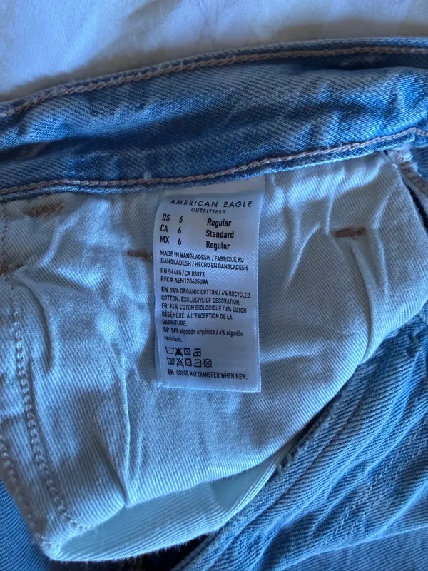 American Eagle Mom Jean Size 6 - Image 4