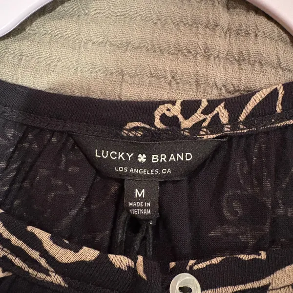 Lucky Brand black and beige floral print peasant blouse M NWT - Image 4