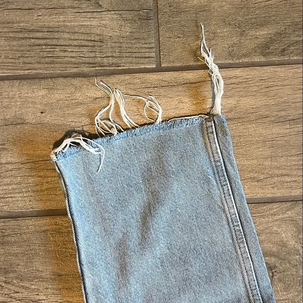 Zara Blue Straight Leg Denim with Vintage Appeal - Image 3