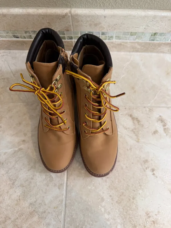 Sugar Mabry Tan combat style, block heel and side zipper Size 8 Lug sole - Image 7