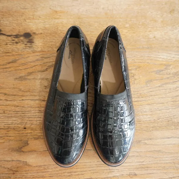 Clarks Collection Women's 8 Black‎ Croc Embossed Patent Leather Wedge Loafers - Image 5
