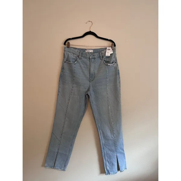 Abercrombie & Fitch 90’s Straight‎ Jeans Size 32/14 Ultra HR Vent Hem Light Wash - Image 6