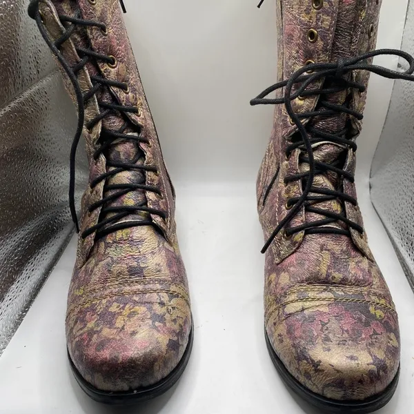Heritage Women's Floral Boots Size 7.5 with zipper and lace - Image 3