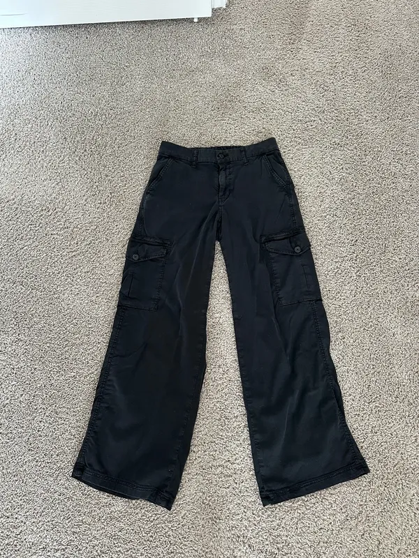 American Eagle Low-Rise Cargo Pants - Image 4