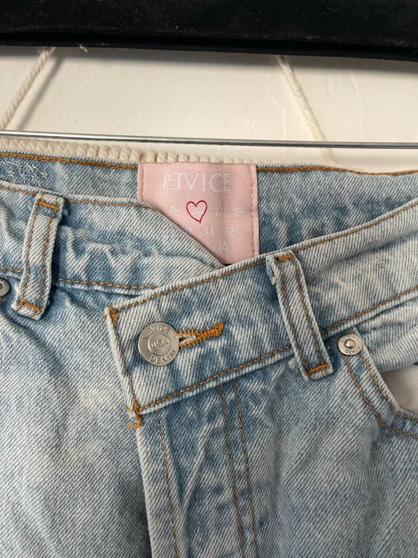 Revice Crossover Waistband Light Wash High waist jeans - Image 4