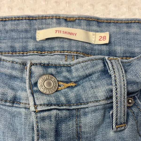 Levi's 711 Skinny Distressed Ankle Jeans Size 28 Light Blue Holes Frayed - Image 3