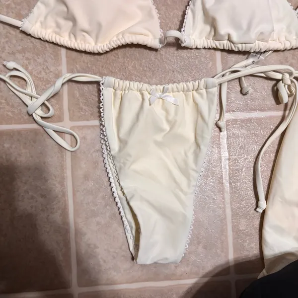 Amazon Essentials Cream Bikini Set Size M - Image 2