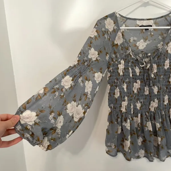 AMERICAN EAGLE Smocked Floral Blouse Blue Cream Ivory Long Sleeve Boho Peplum XS - Image 9