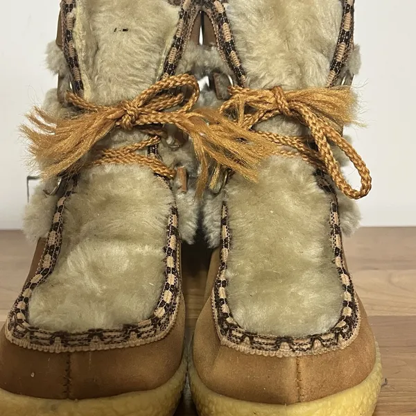 Vintage 70s Snowland Faux Fur‎ Boots Size 8 Sherpa Lined Lace Up Retro Winter - Image 5