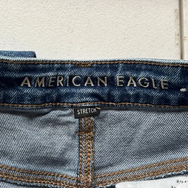 American Eagle Distressed Mom Jean Size 4 Regular - Image 5