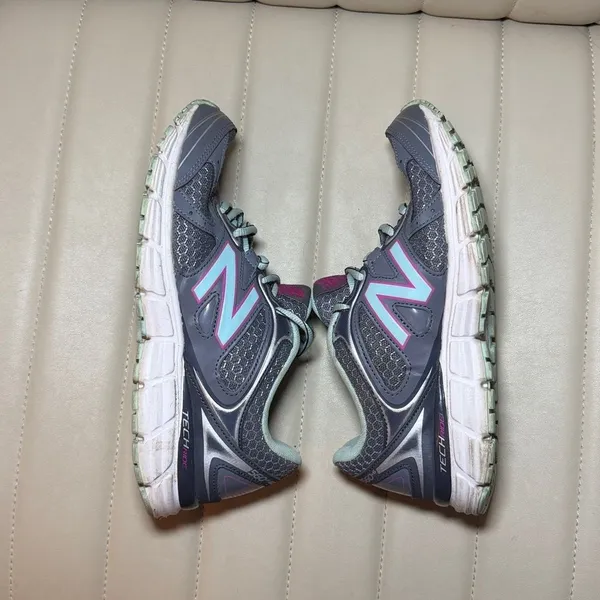 New-balance Women's Grey and Green Trainers - Image 8