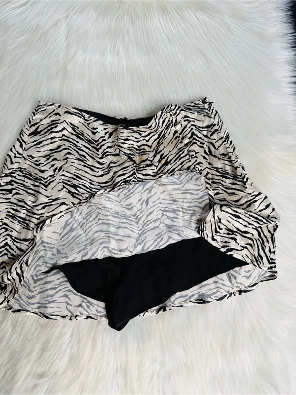 Zara White and Black Satin Zebra Print Skort - Image 4