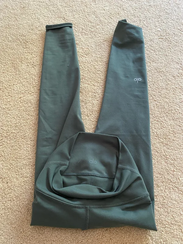 Alo yoga pants - Image 2