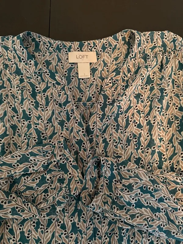 Ann Taylor LOFT Women's Teal Leaf Print Long Sleeve Blouse‎ size S - Image 6