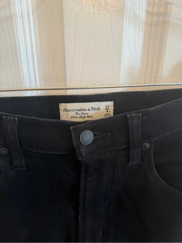 Abercrombie & Fitch The Flare Ultra High Rise Black Size 4R - Image 4