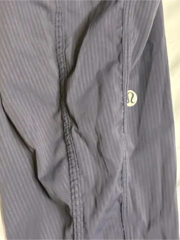 Lululemon joggers size 8 - Image 4