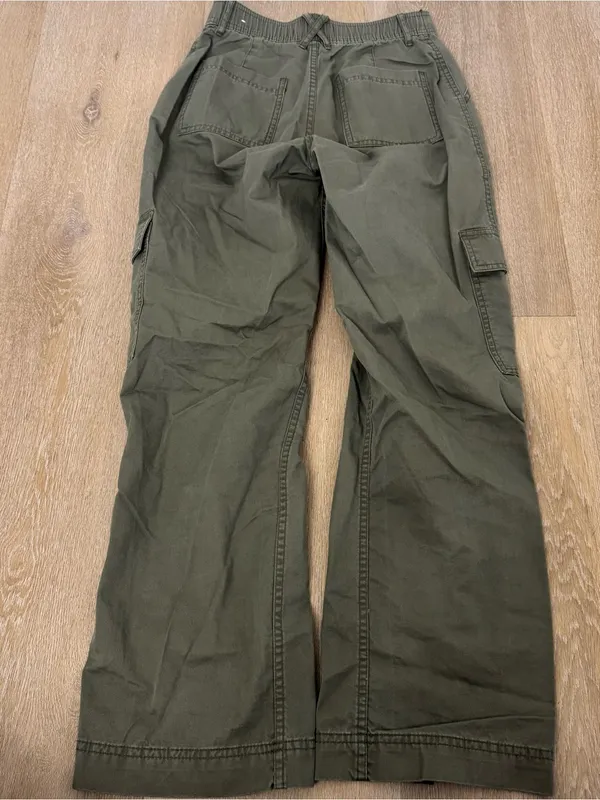 Abercrombie Olive Green Cargo Pants - Image 4