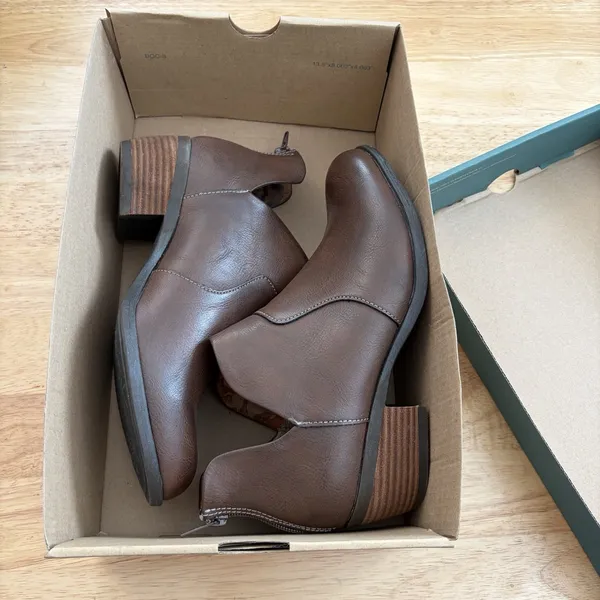 New With Box BOC Lucy‎ Zip-Up ankle Bootie Heeled shoes sz 7 Brown Casual - Image 4