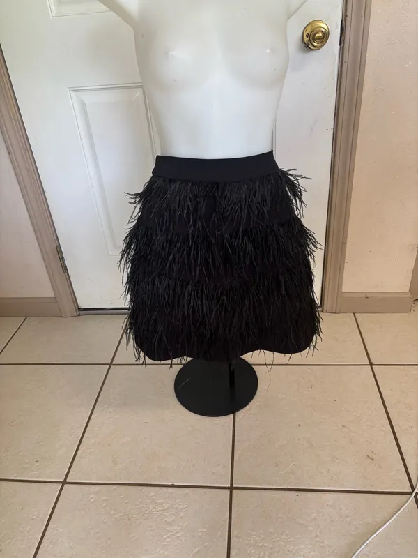 Med Gianni Bini feather skirt set - Image 4