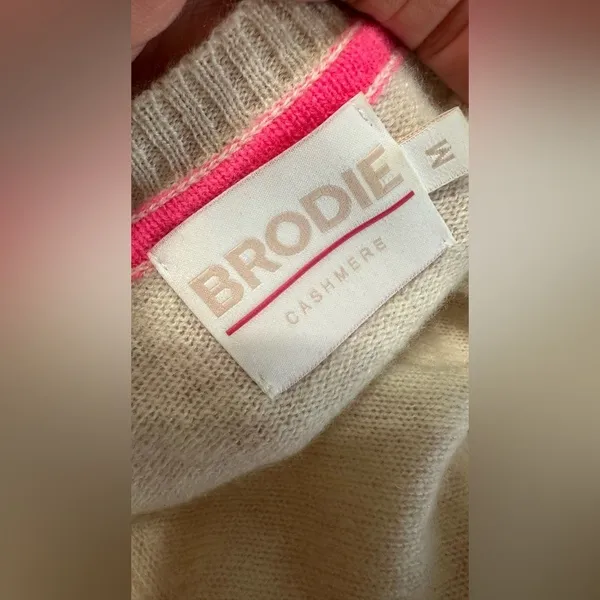 Brodie 100% Cashmere‎ Cherry Embroidered Sweater Neon Pink Trim Size M NWOT - Image 5