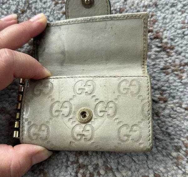GUCCI Heart Leather Embossed 6 Key Holder Guccissima Beige Gold - Image 3