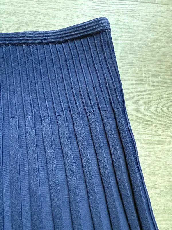 Diane Von Furstenberg Pleated Knee Length Ink Blue Skirt Size L - Image 5