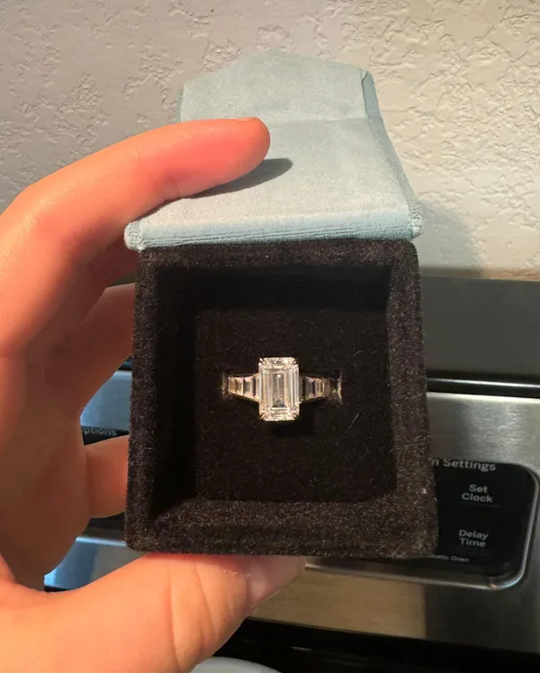 Etsy Vintage Cut Gold Moissanite Ring Size 9 - Image 4