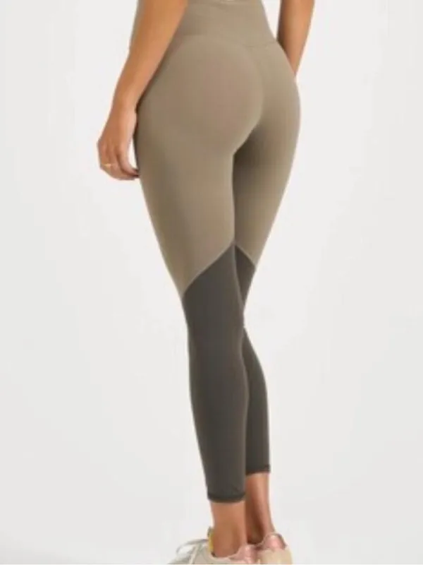 Vuori High Rise Colorblock Studio Leggings in Oregano Olive - Image 2