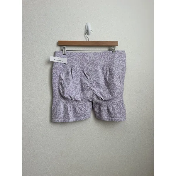 Fabletics Women's Seamless Scrunch Short 4" Black size 2x Lavender Leopard - Image 4