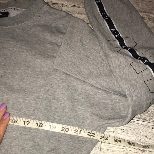 Nike Air Gray Long Sleeve Cropped Sweatshirt Size Medium - Image 4