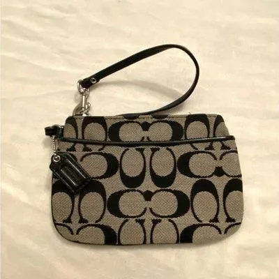 Vintage Coach Signature Black and Cream Wristlet - Image 2